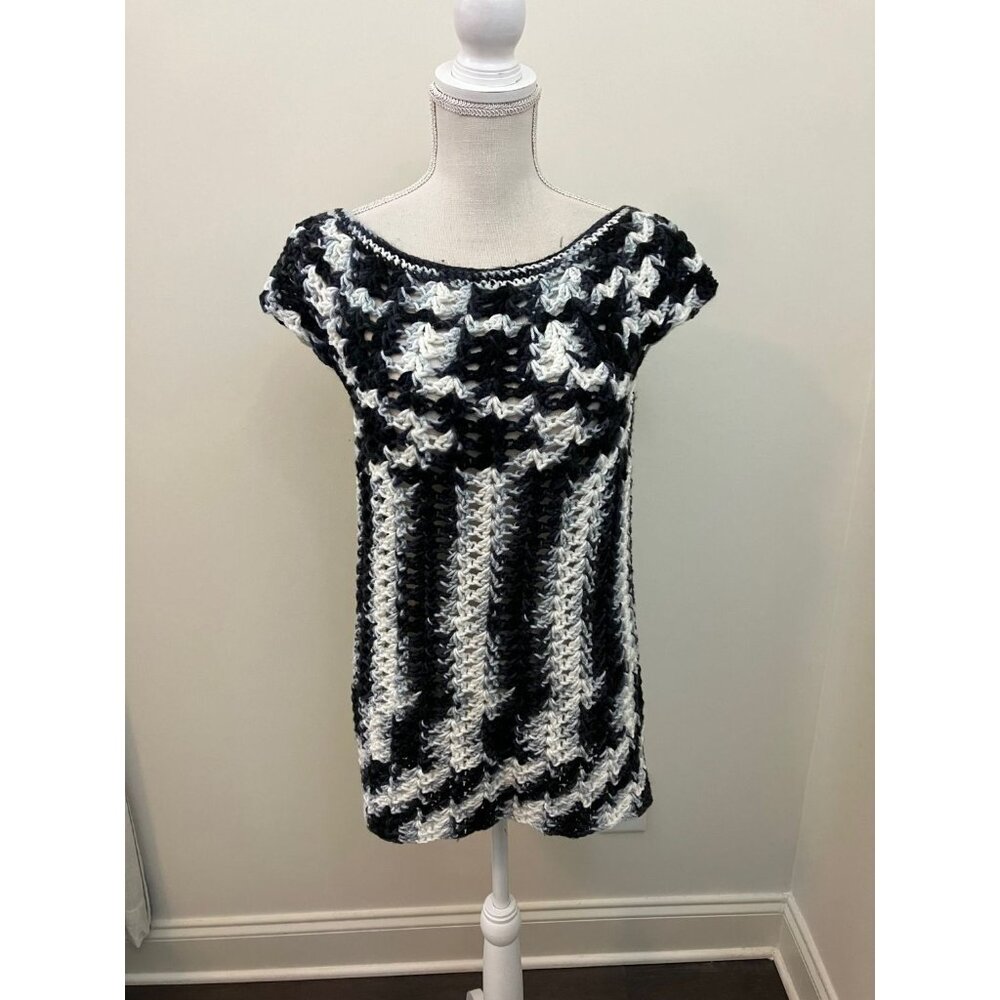 Black White and Gray Cap Sleeve Open Weave Knit Sweater Size Medium